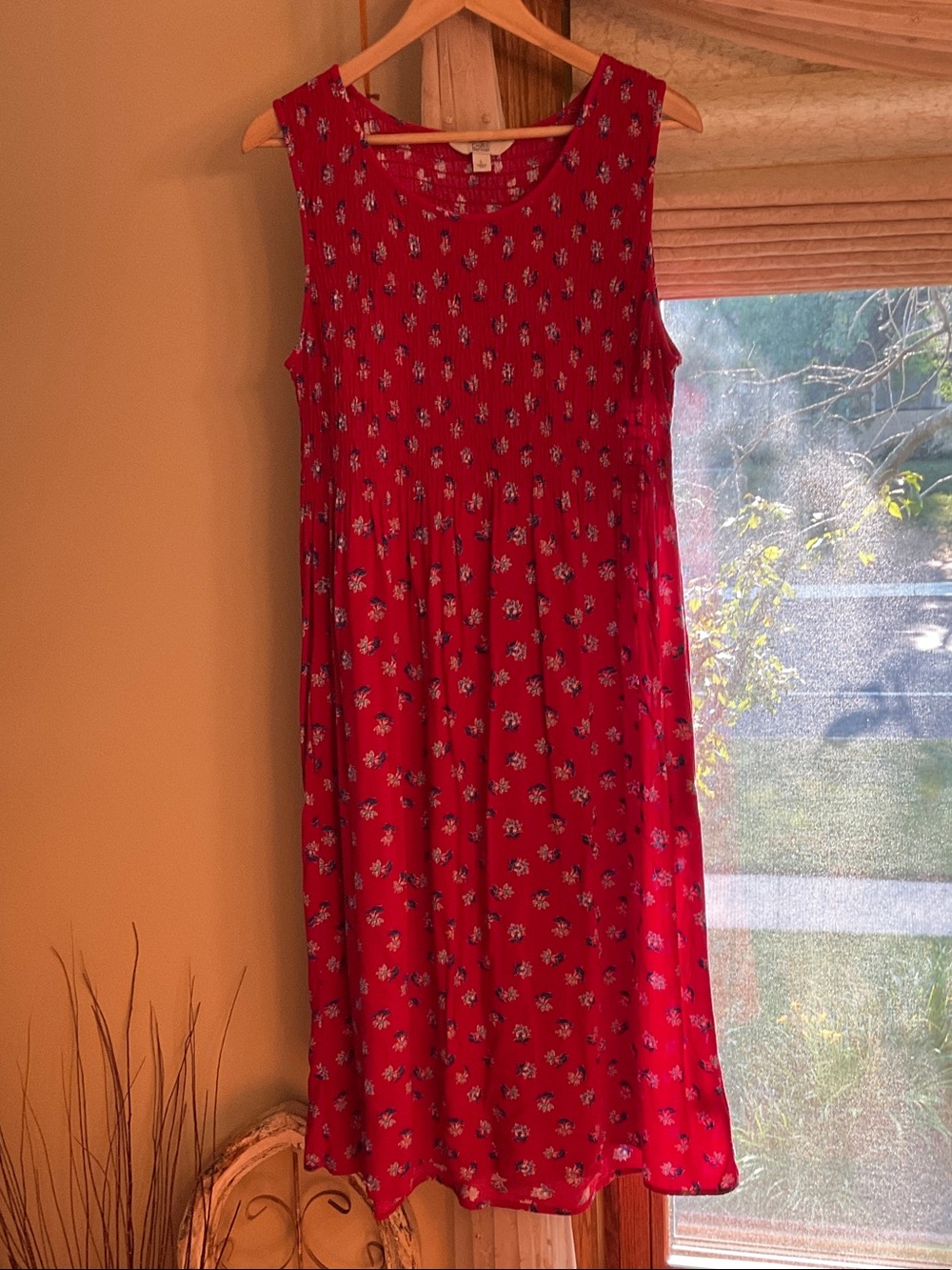 CROFT & Barrow Red smocked Sleeveless MIDI Dress L